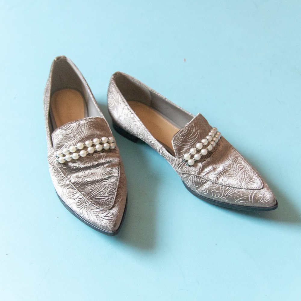 Marc Fisher Kneel Gray Embossed Pearl Bead Pointed Toe Loafer Flats Size 7M